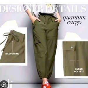 Cabi Quantum Cargo pants. Forest green. Size XS. Excellent condition.